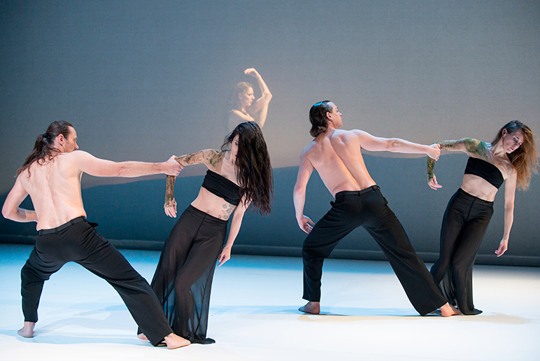 Photo du ballet The Tree, Carolyn Carlson Company © Frédéric Iovino