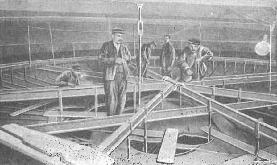Montage du bouclier central en 1912, illustration parue dans Sciences et Vies, n° 1, avril 1913.